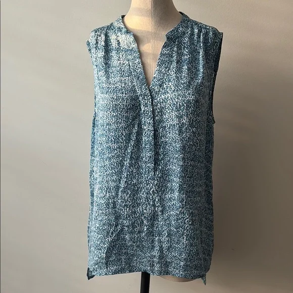 Vince Blouse Size Medium Silk Blue V Neck Popover Relaxed Fit Top Sleeveless - Picture 3 of 7